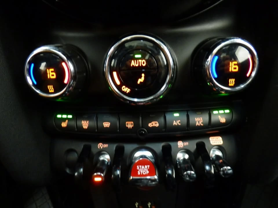 2019 Mini Mini Cooper S 3rd Gen - Image 11 of 20