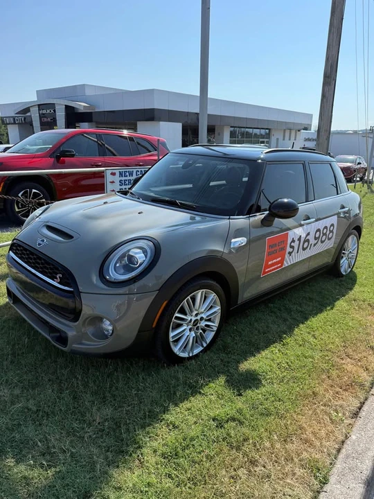 2019 Mini Mini 3rd Gen - Image 2 of 10