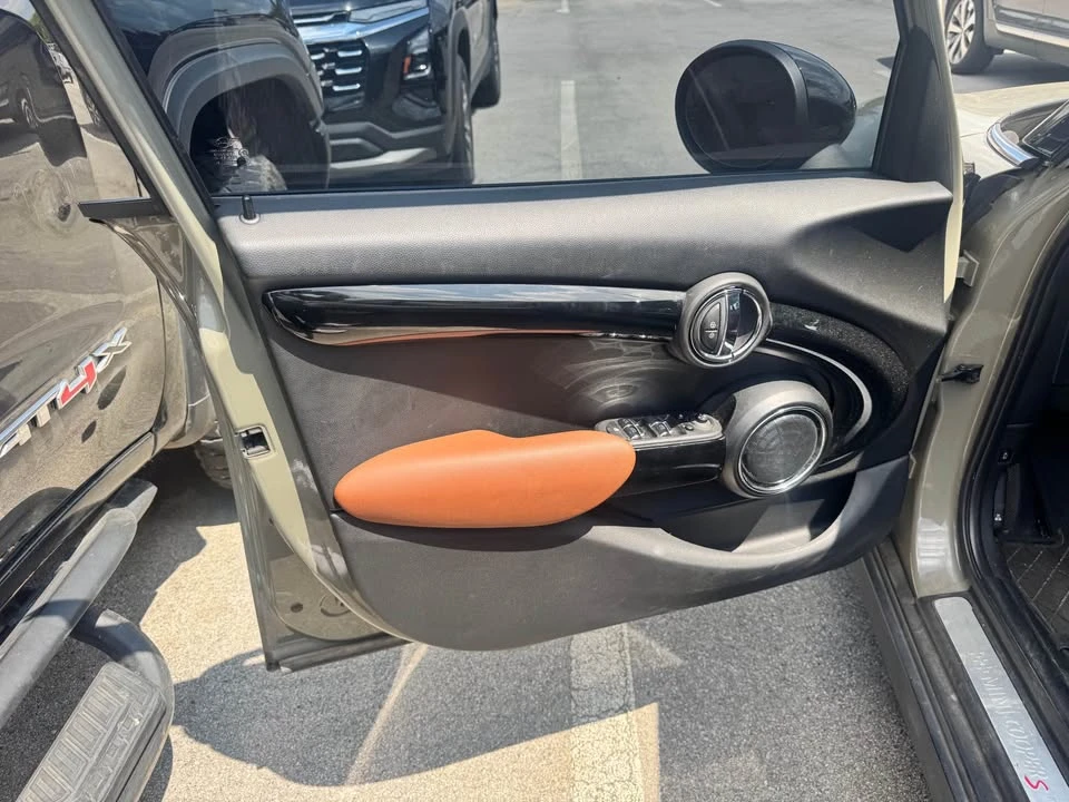 2019 Mini Coupe & Roadster - Image 8 of 12