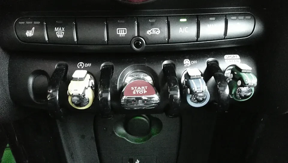 2019 Mini Mini Cooper S 3rd Gen - Image 12 of 18