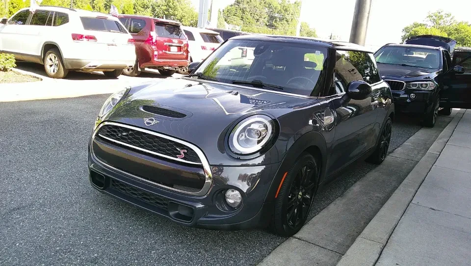 2019 Mini Mini Cooper S 3rd Gen - Image 2 of 18
