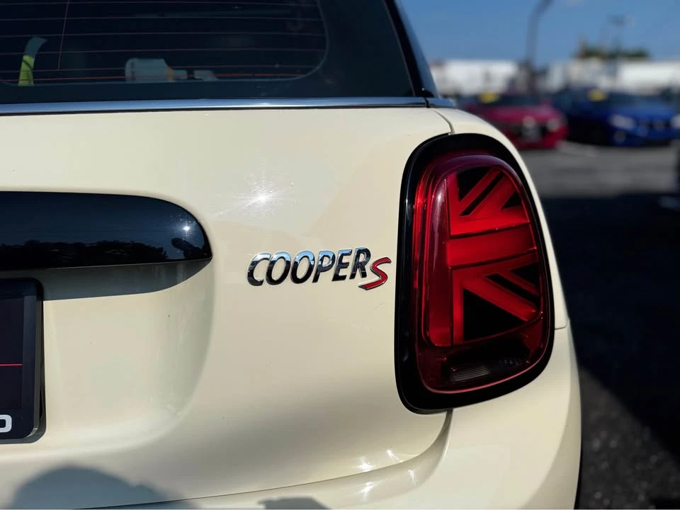 2019 Mini Mini Cooper S 3rd Gen - Image 17 of 18