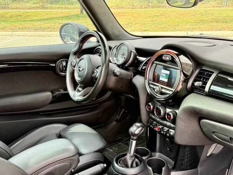 2019 Mini Mini Cooper S 3rd Gen - Image 9 of 16
