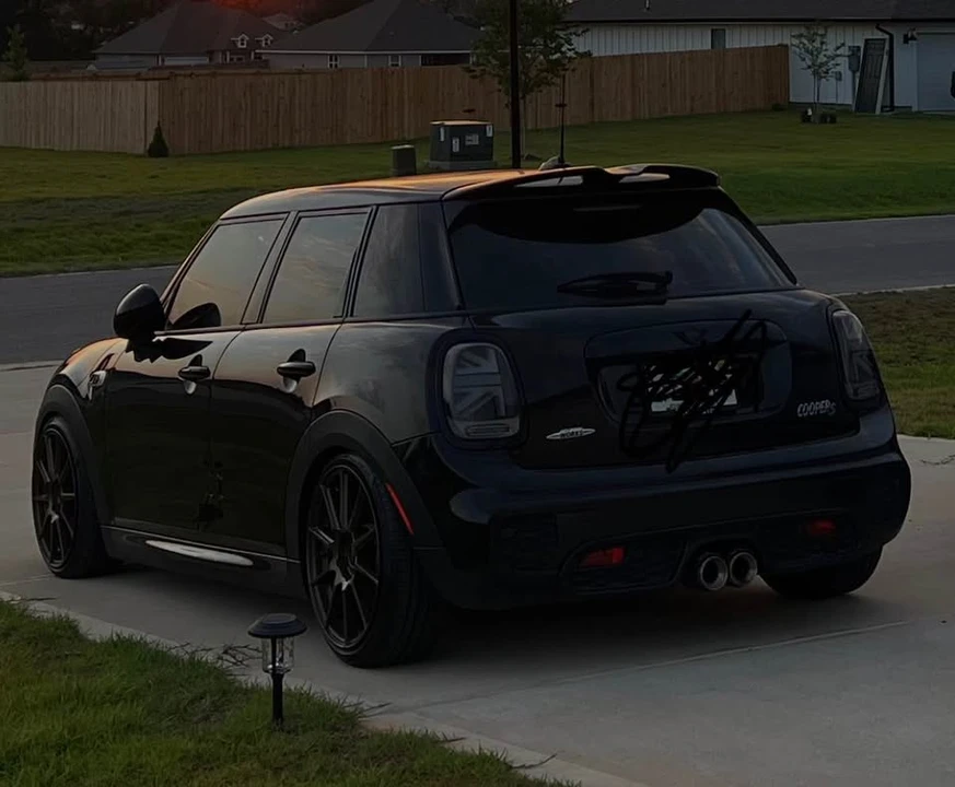2019 Mini Mini 3rd Gen - Image 2 of 2