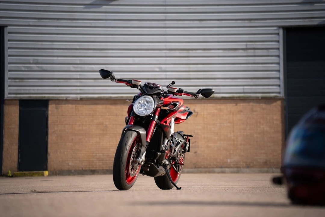 2019 MV Agusta Brutale - Image 2 of 30