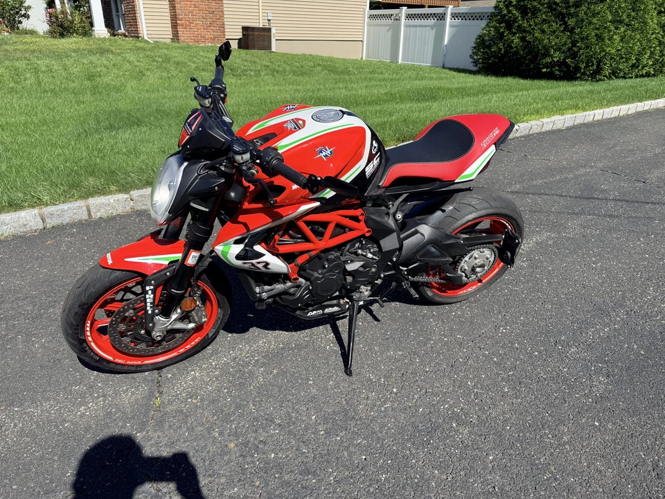 2019 MV Agusta Brutale - Image 11 of 31