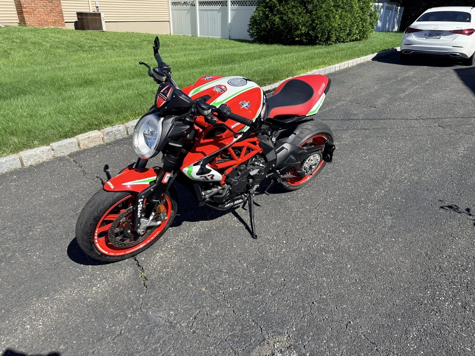 2019 MV Agusta Brutale - Image 10 of 31