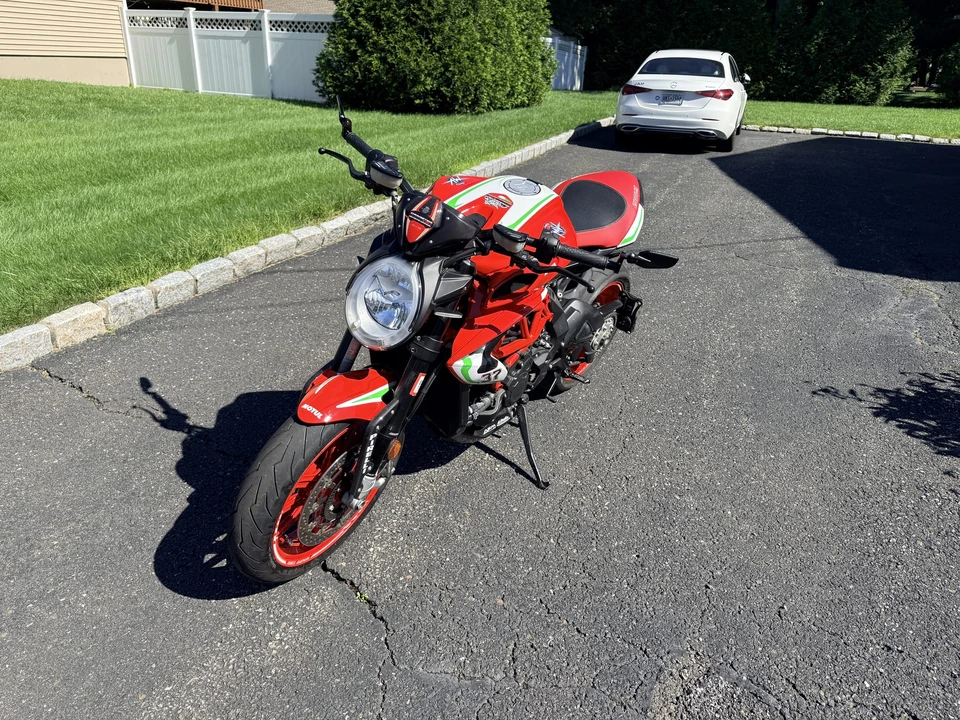 2019 MV Agusta Brutale - Image 9 of 31