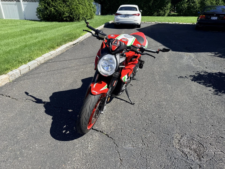 2019 MV Agusta Brutale - Image 8 of 31