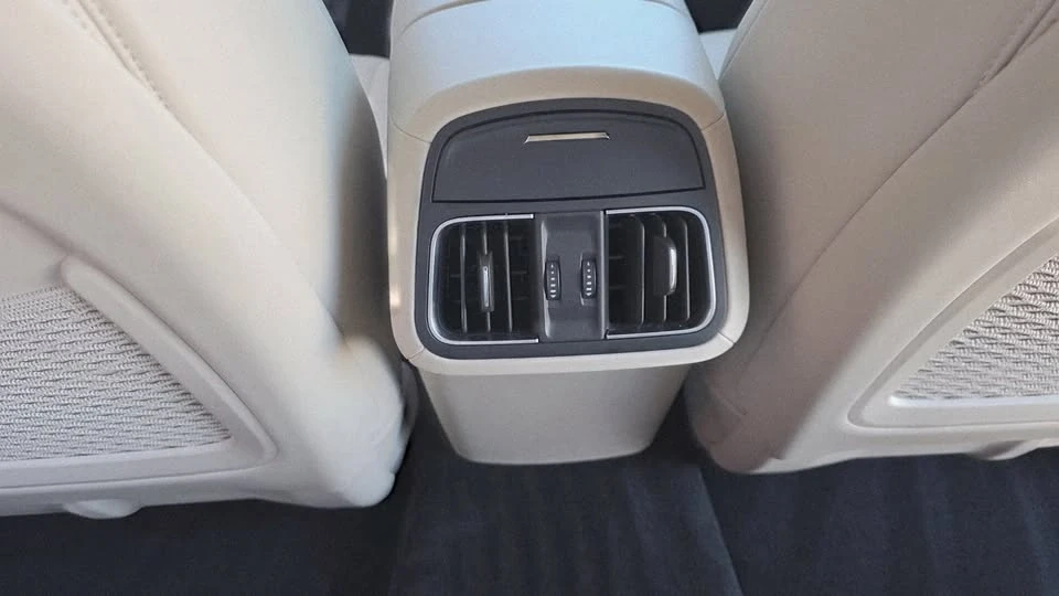 2019 Maserati Levante - Image 10 of 20