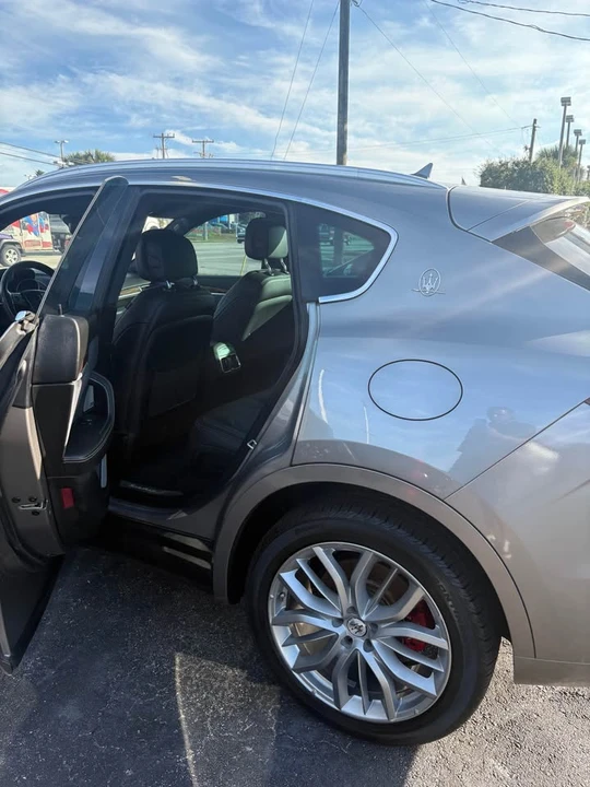 2019 Maserati Levante - Image 8 of 17
