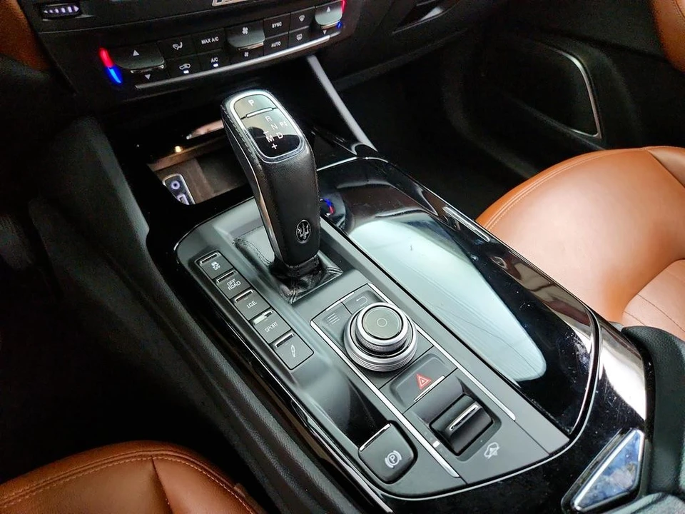 2019 Maserati Levante - Image 19 of 31