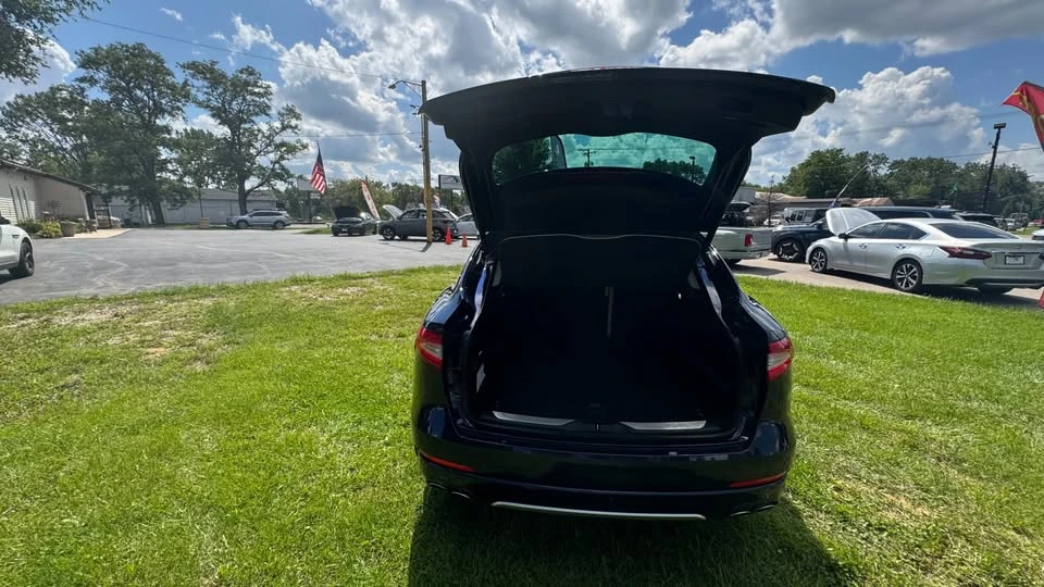 2019 Maserati Levante - Image 9 of 20