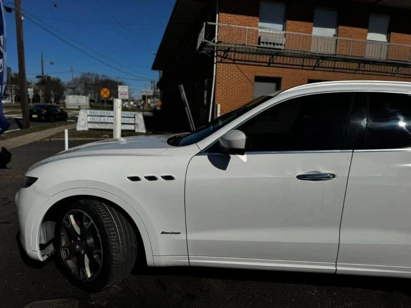 2019 Maserati Levante - Image 8 of 12