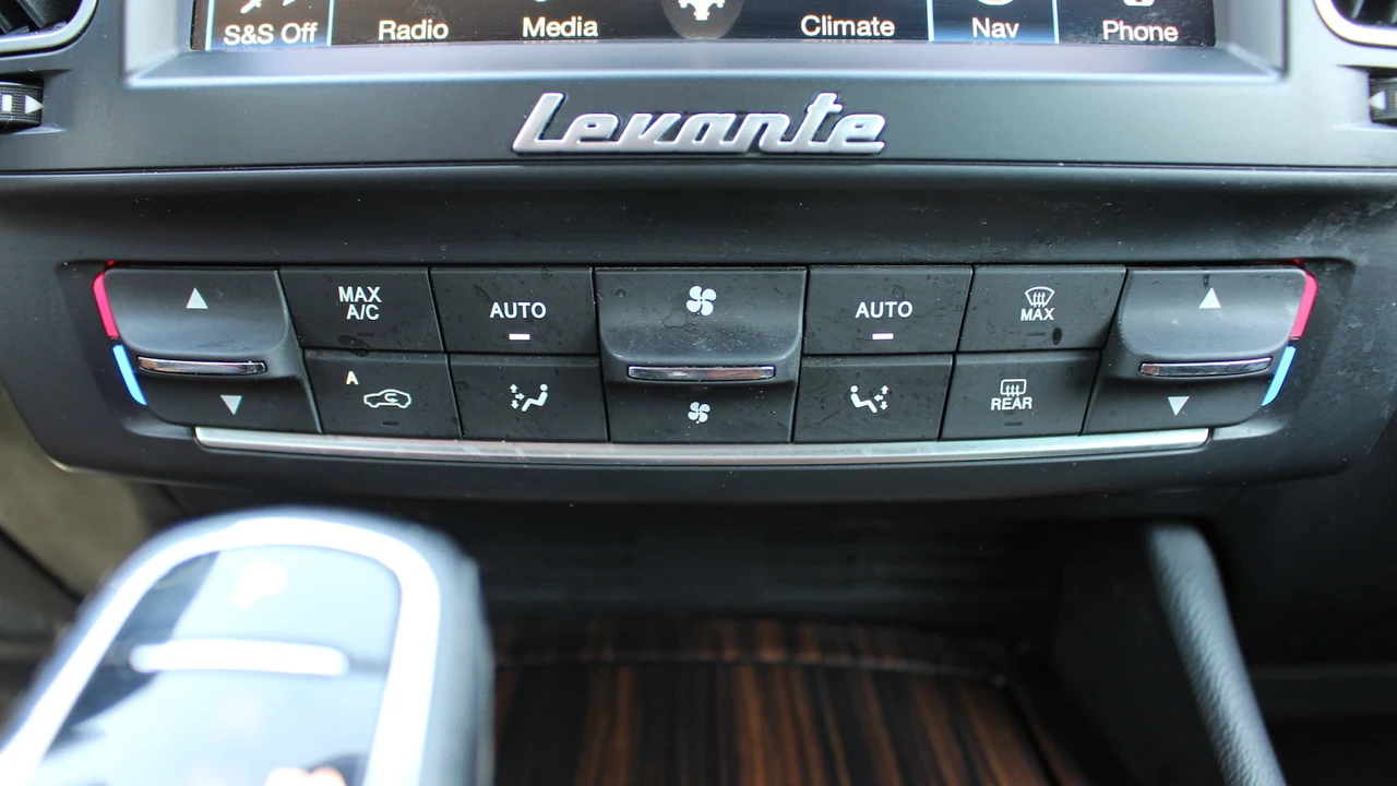 2019 Maserati Levante - Image 17 of 31