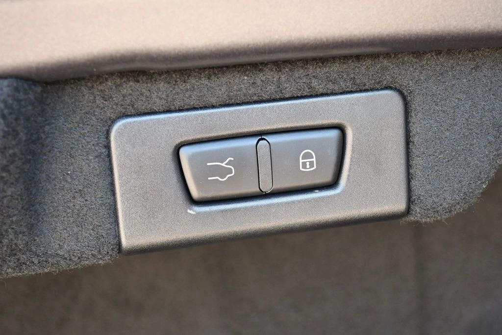 2019 Maserati Quattroporte 6th Gen - Image 17 of 31