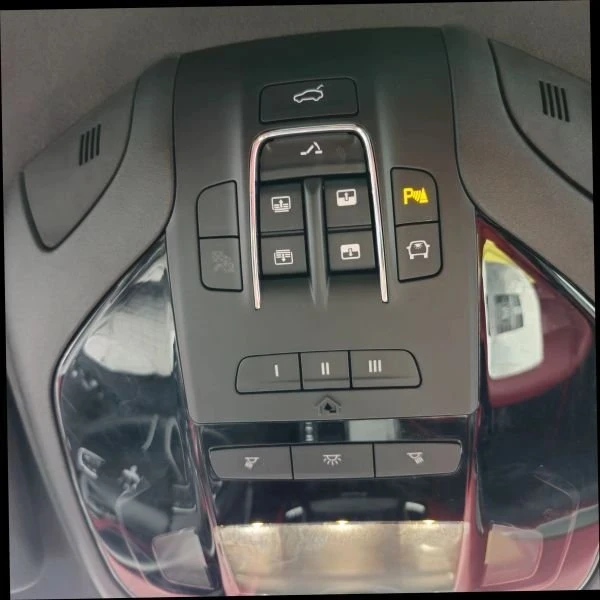 2019 Maserati Levante - Image 13 of 20