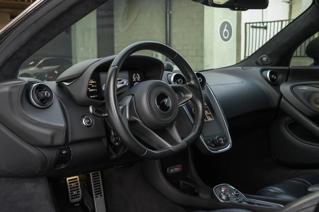 2019 McLaren 570 - Image 11 of 12