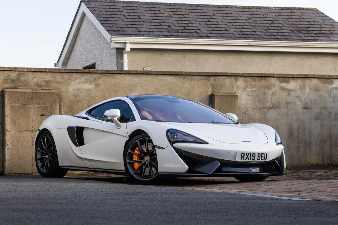 2019 McLaren 570GT - Image 10 of 31