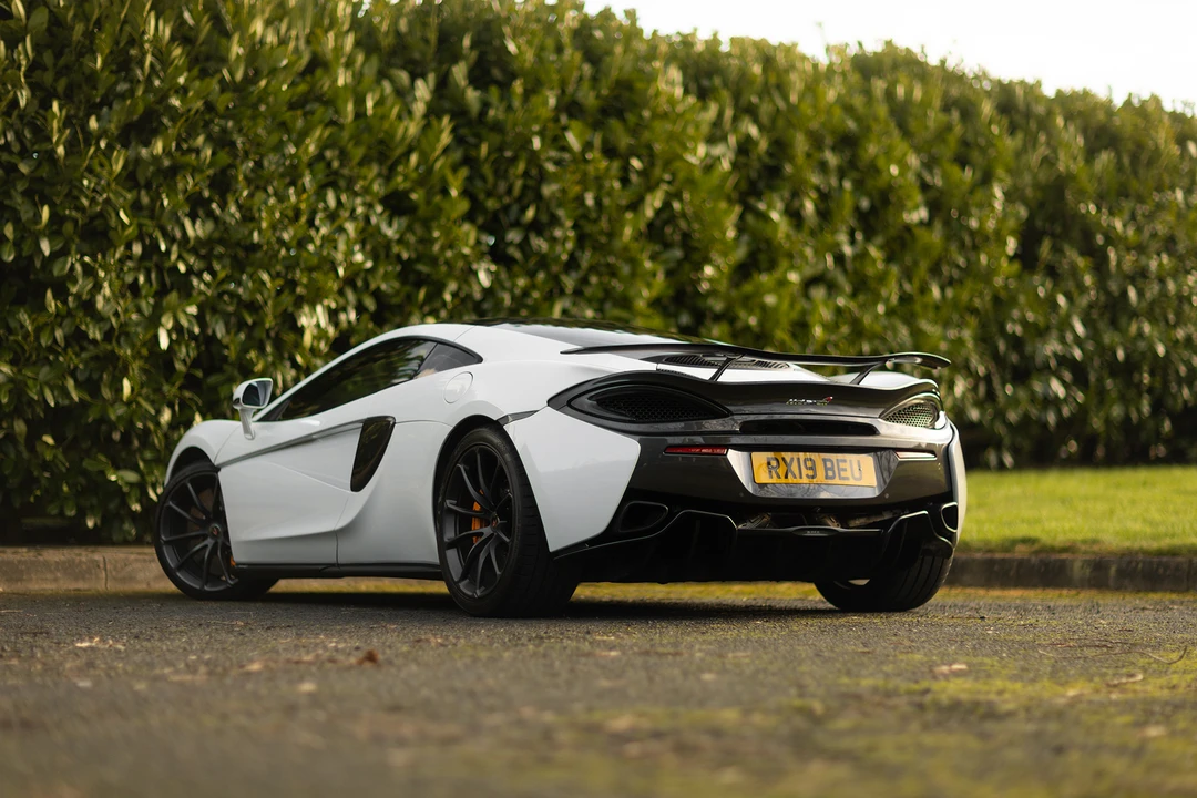 2019 McLaren 570GT - Image 14 of 31