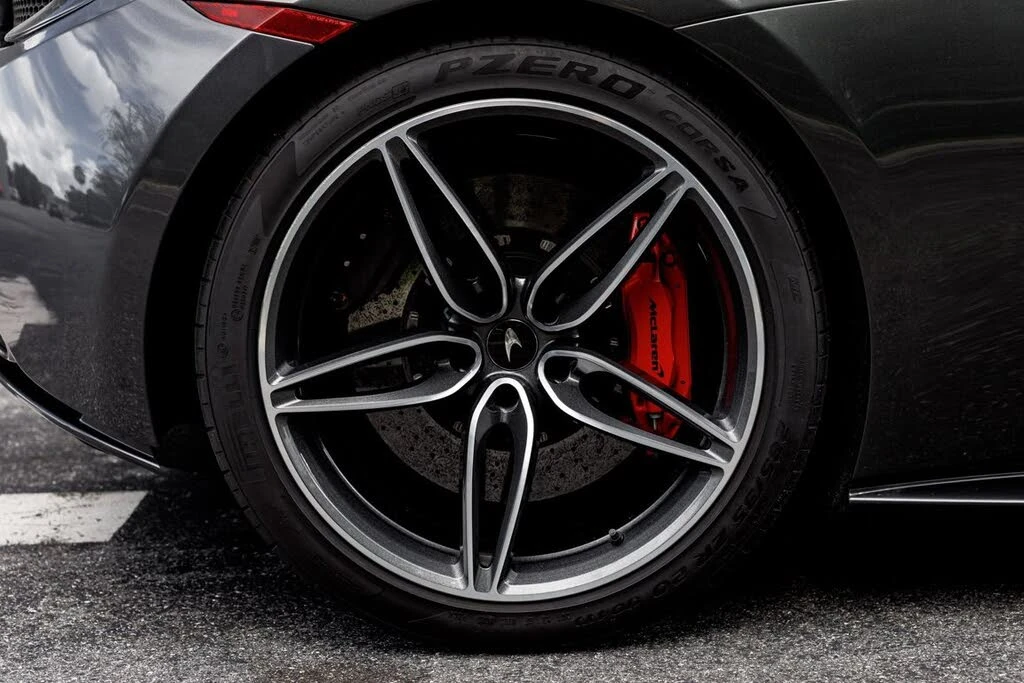 2019 McLaren 570S - Image 17 of 31