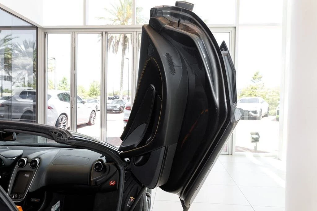 2019 McLaren 570S Spider - Image 11 of 31