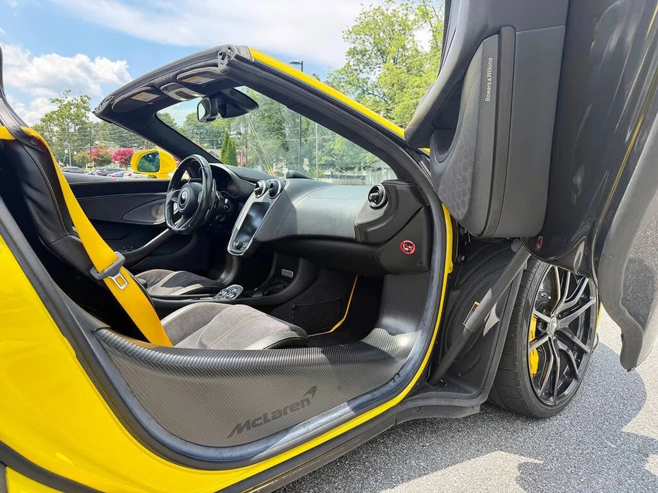 2019 McLaren 570S Spider - Image 9 of 15