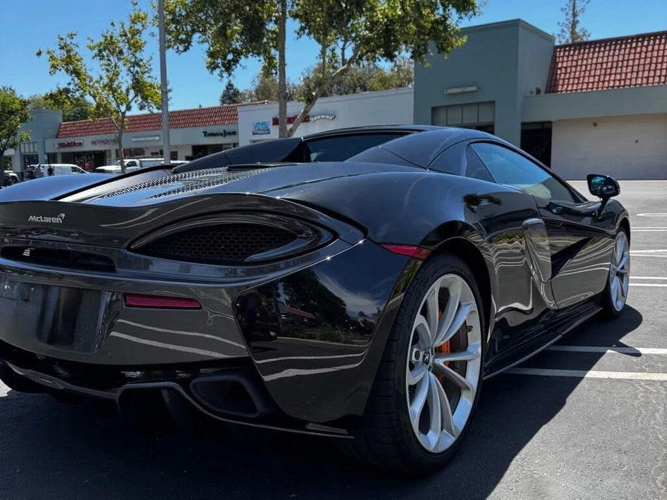 2019 McLaren 570S - Image 17 of 31