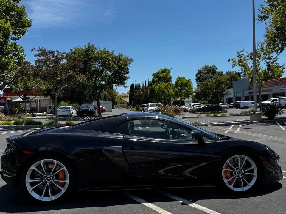 2019 McLaren 570S - Image 18 of 31