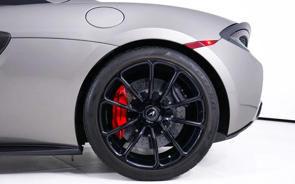 2019 McLaren 570S Spider - Image 15 of 30