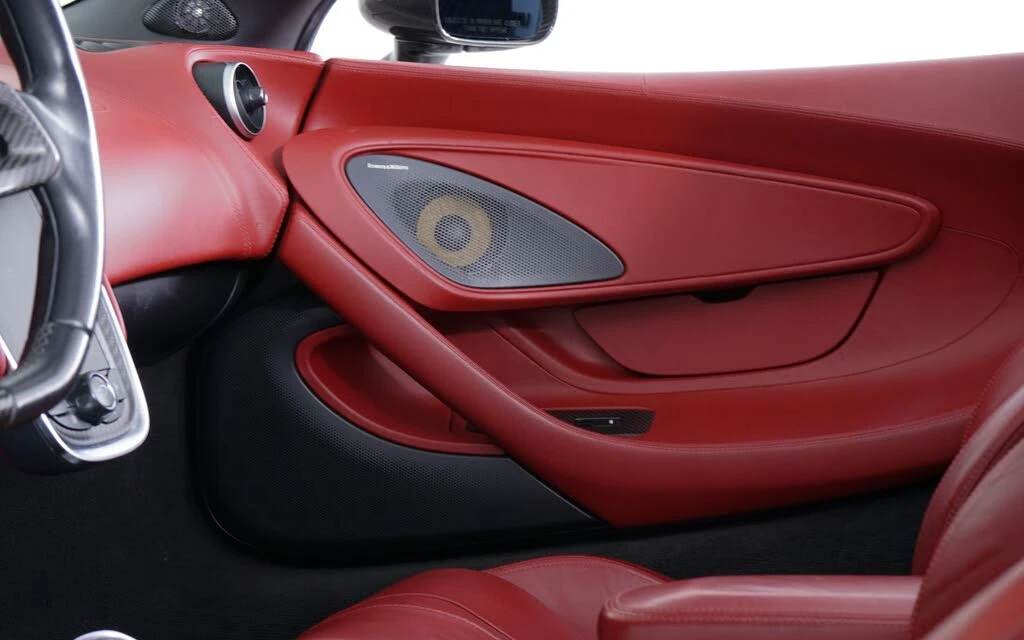 2019 McLaren 570S Spider - Image 24 of 30
