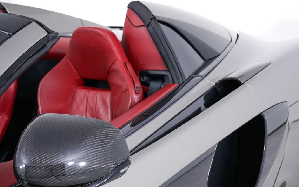 2019 McLaren 570S Spider - Image 19 of 30