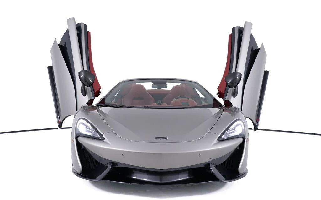 2019 McLaren 570S Spider - Image 13 of 30