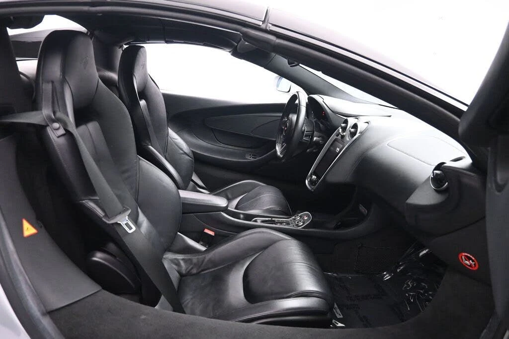 2019 McLaren 570S Spider - Image 14 of 31