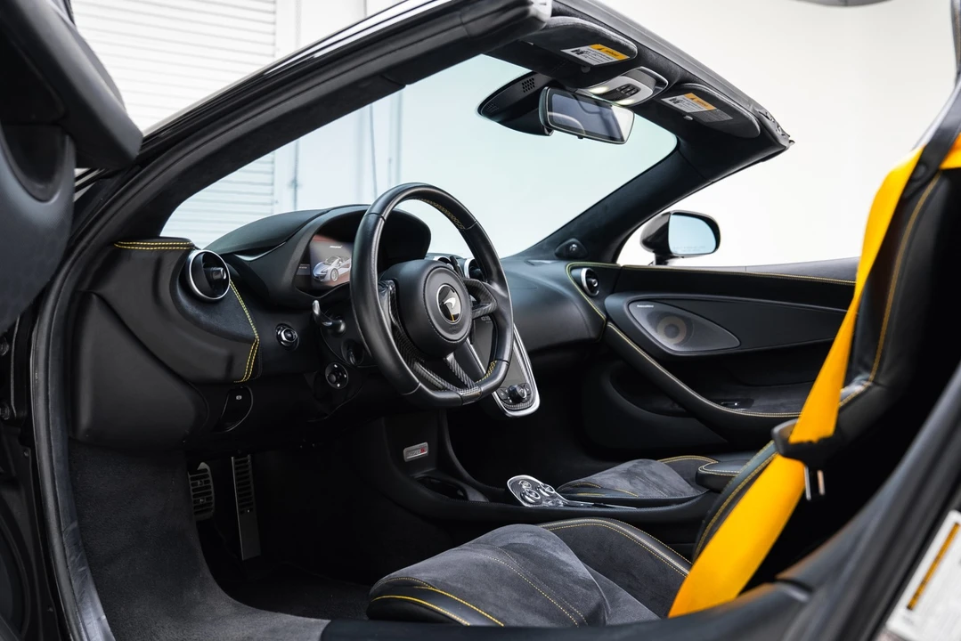 2019 McLaren 570S Spider - Image 2 of 21