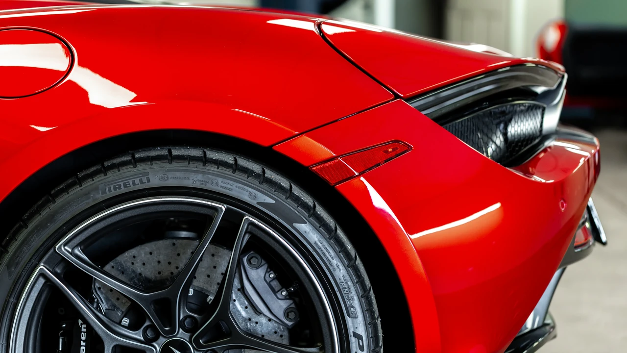 2019 McLaren 720S - Image 22 of 31