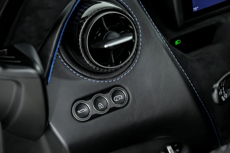 2019 McLaren - Image 27 of 31