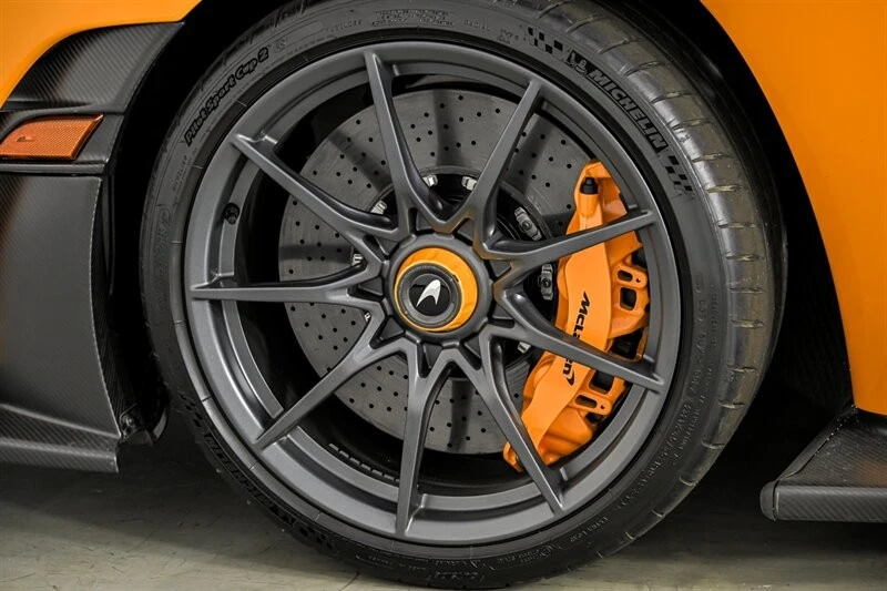 2019 McLaren Senna - Image 21 of 31