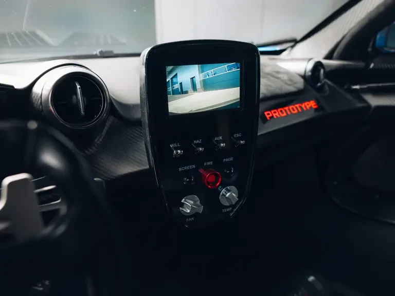 2019 McLaren Senna - Image 17 of 31