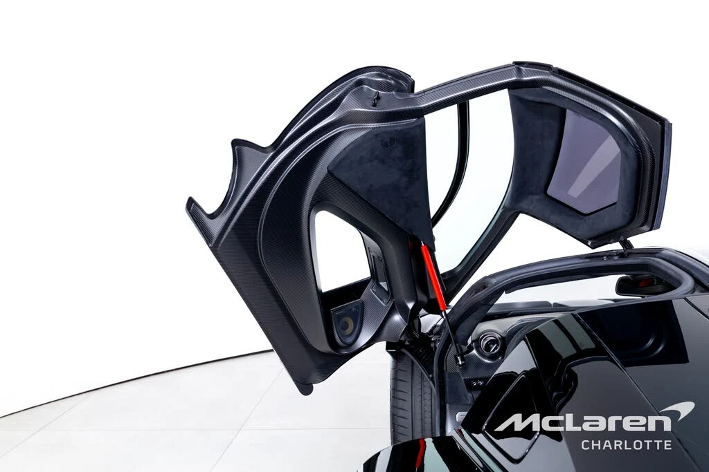 2019 McLaren Senna - Image 11 of 31