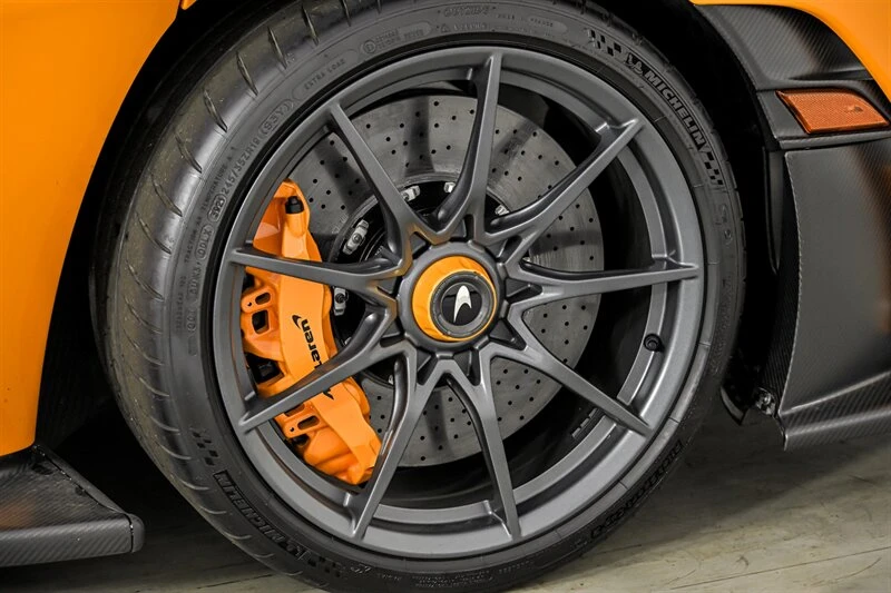 2019 McLaren Senna - Image 21 of 31