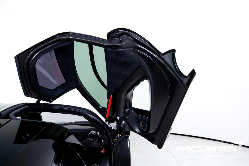 2019 McLaren Senna - Image 17 of 31