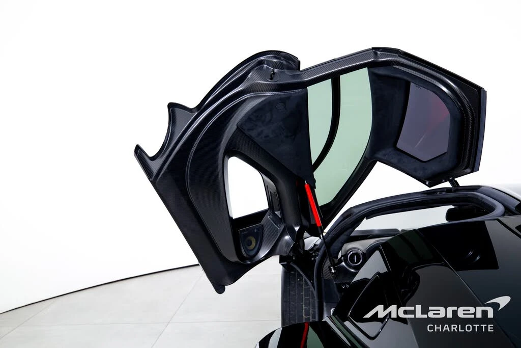 2019 McLaren Senna - Image 11 of 31