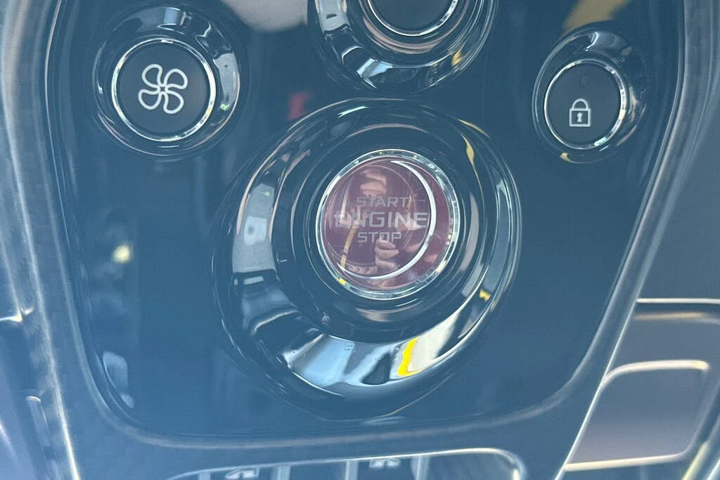 2019 McLaren Senna - Image 27 of 31