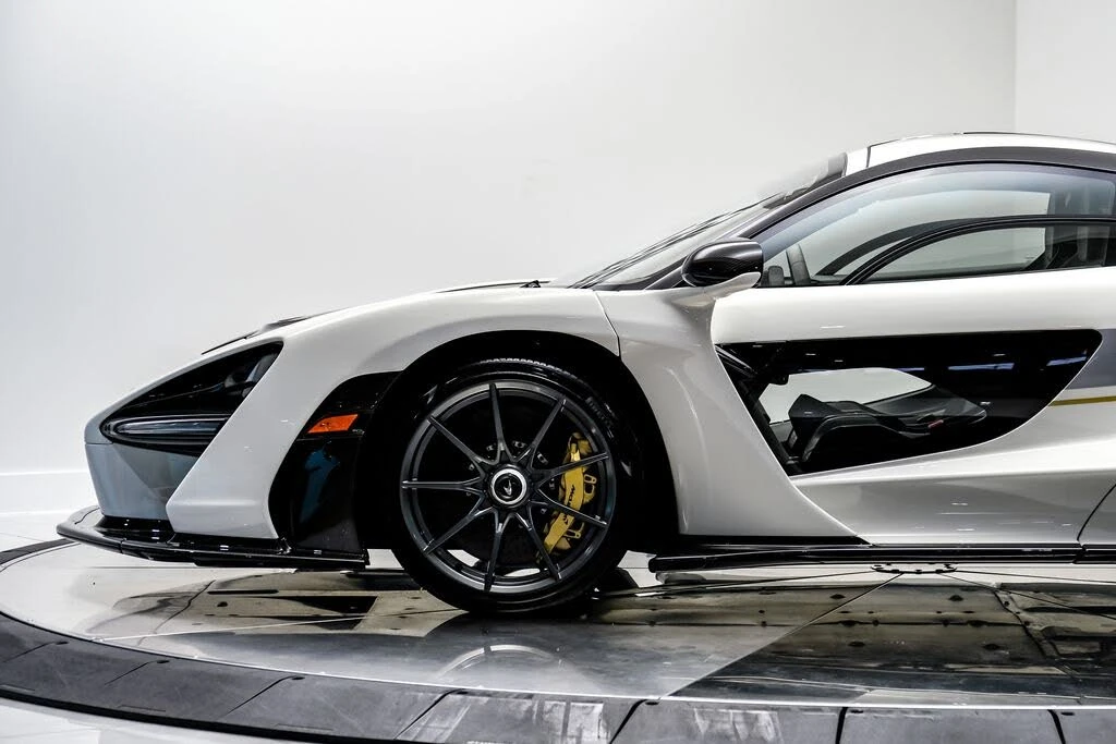 2019 McLaren Senna - Image 14 of 31