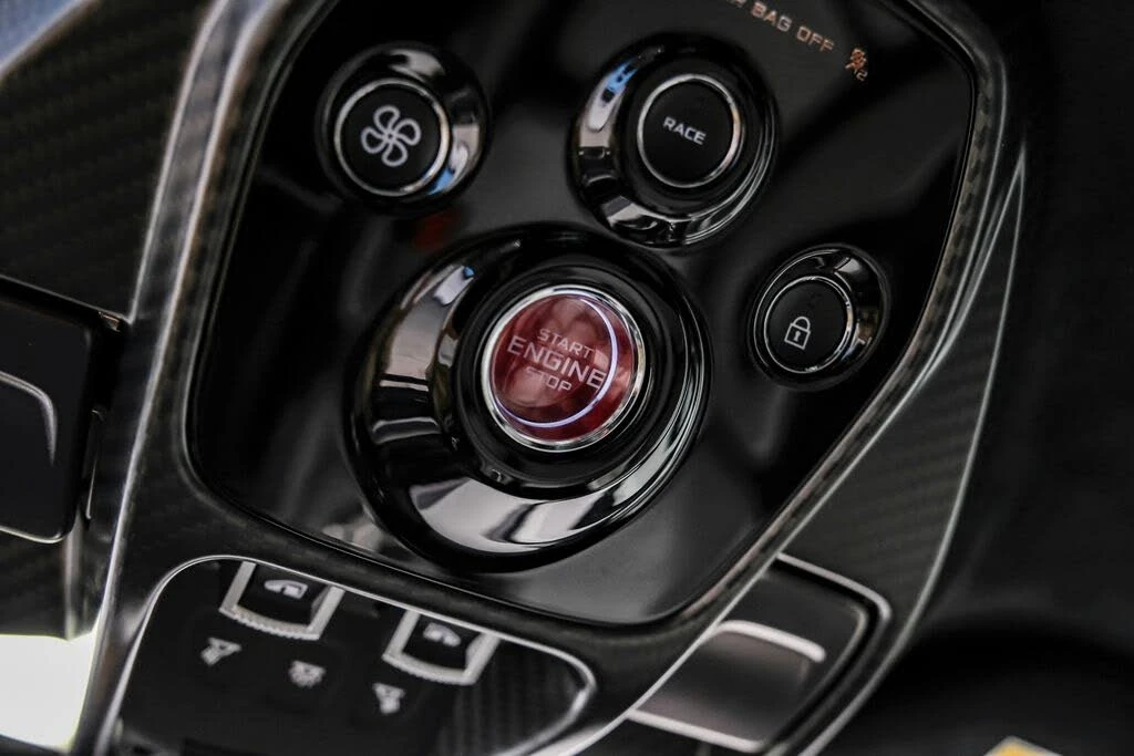 2019 McLaren Senna - Image 25 of 31