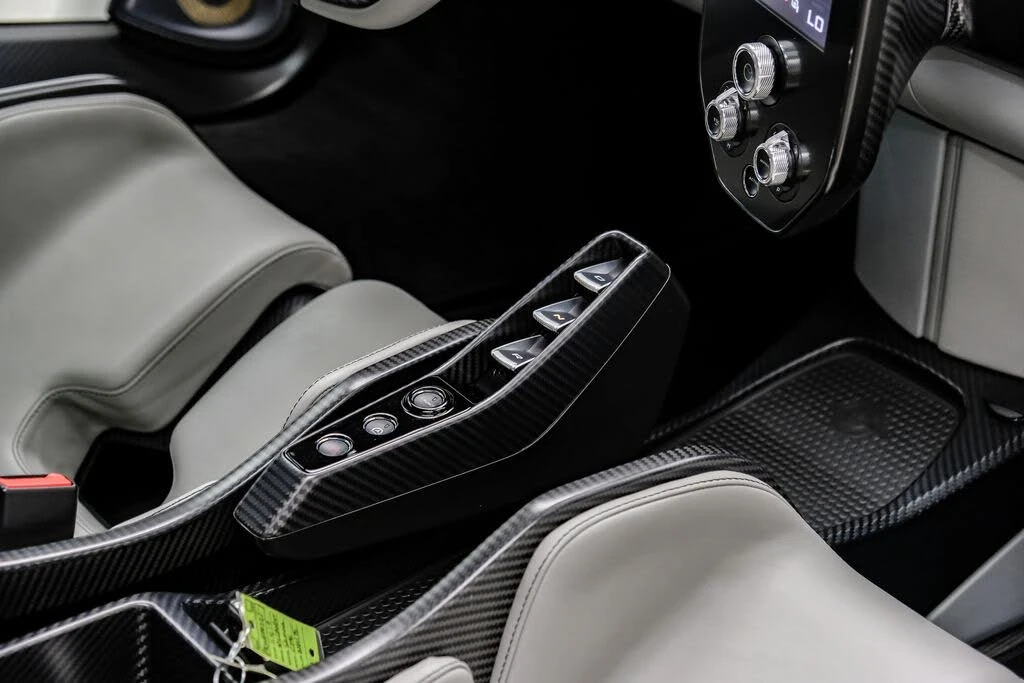 2019 McLaren Senna - Image 26 of 31