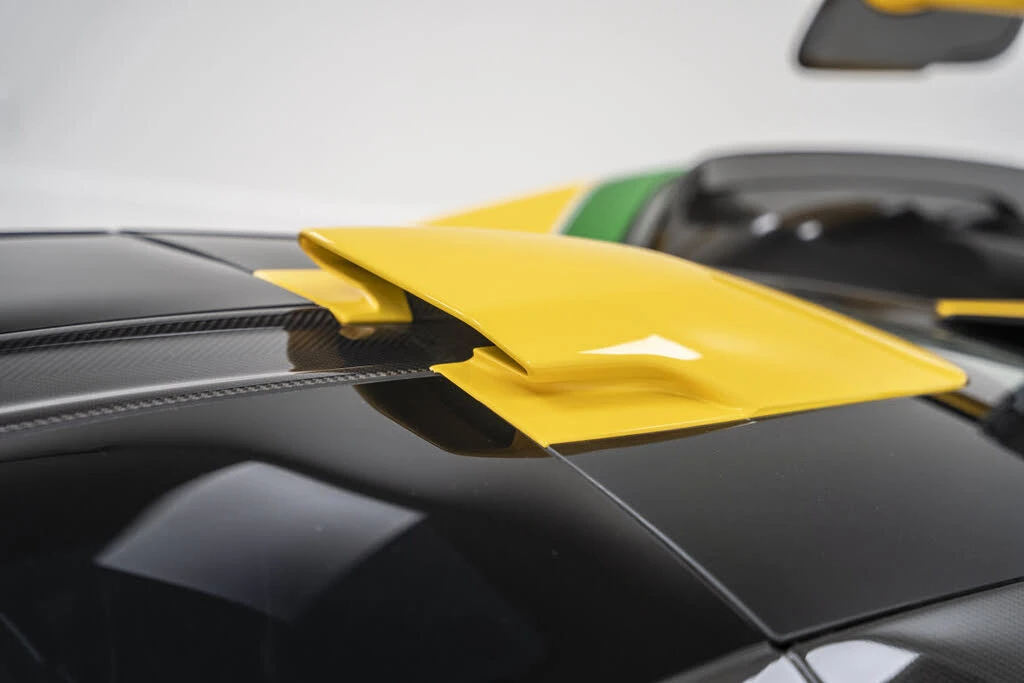 2019 McLaren Senna - Image 17 of 31