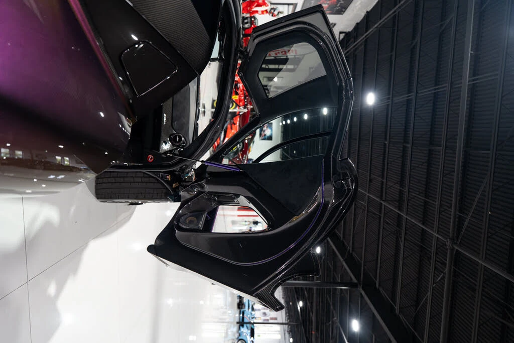 2019 McLaren Senna - Image 29 of 31