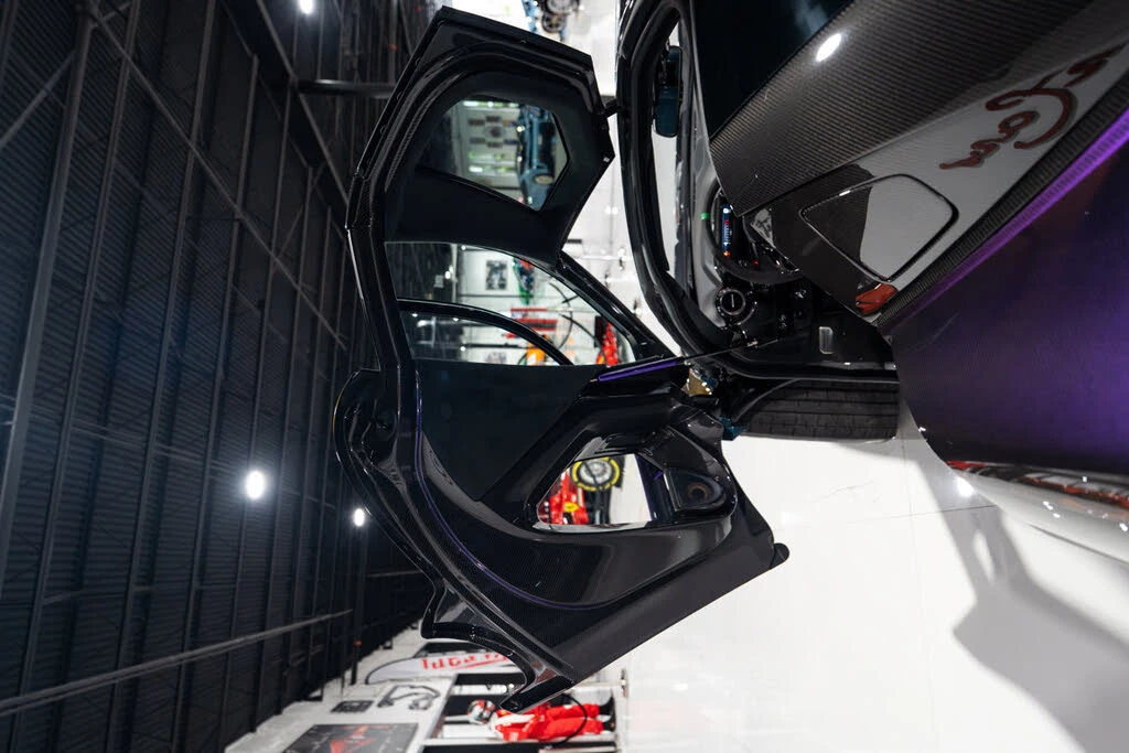 2019 McLaren Senna - Image 28 of 31